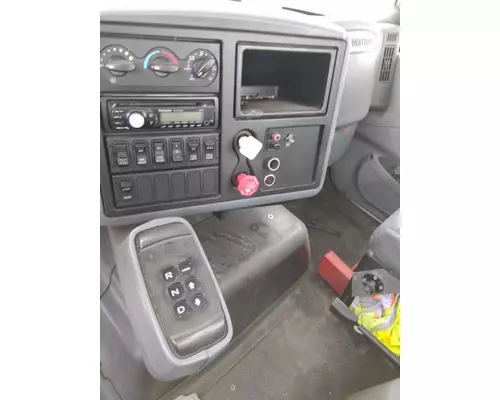 INTERNATIONAL 8600 CAB CLIP