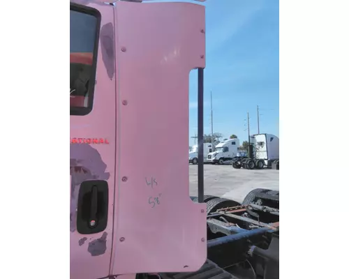 INTERNATIONAL 8600 CAB EXTENSION