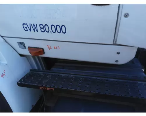 INTERNATIONAL 8600 CAB SKIRT FILLER PANEL