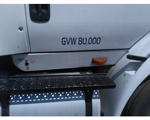 INTERNATIONAL 8600 CAB SKIRT FILLER PANEL