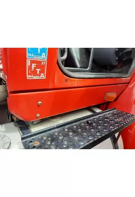 INTERNATIONAL 8600 CAB SKIRT FILLER PANEL