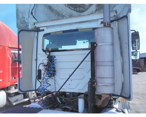 INTERNATIONAL 8600 CAB
