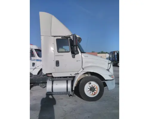 INTERNATIONAL 8600 CAB