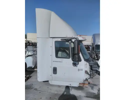 INTERNATIONAL 8600 CAB