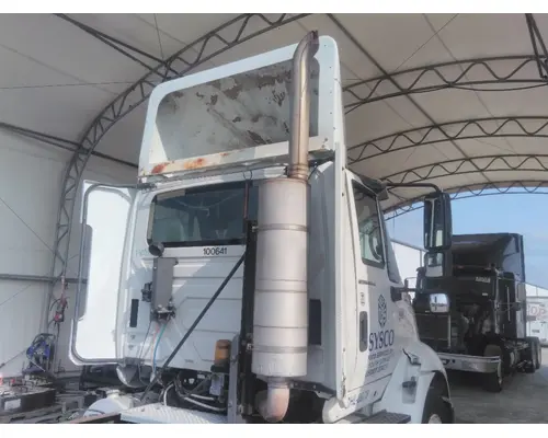 INTERNATIONAL 8600 CAB