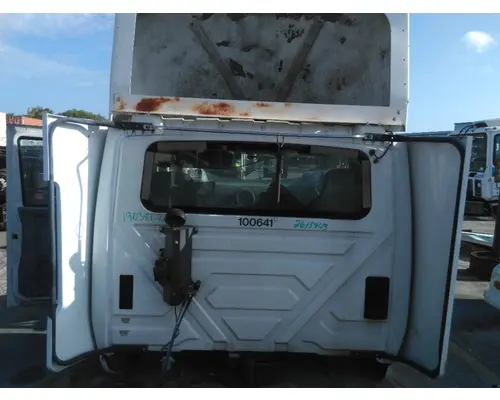 INTERNATIONAL 8600 CAB