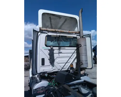INTERNATIONAL 8600 CAB