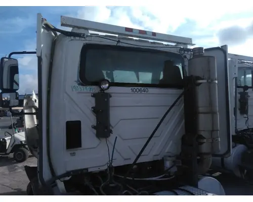 INTERNATIONAL 8600 CAB