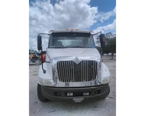 INTERNATIONAL 8600 CAB