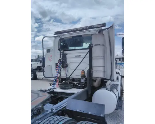 INTERNATIONAL 8600 CAB