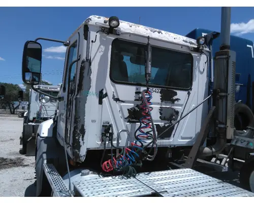 INTERNATIONAL 8600 CAB