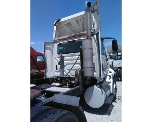 INTERNATIONAL 8600 CAB