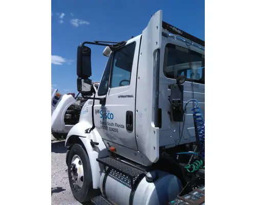 INTERNATIONAL 8600 CAB