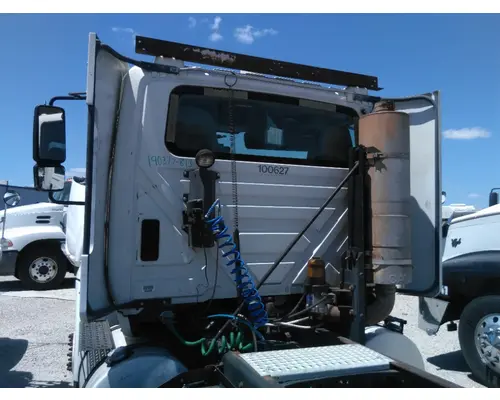 INTERNATIONAL 8600 CAB