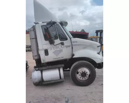 INTERNATIONAL 8600 CAB