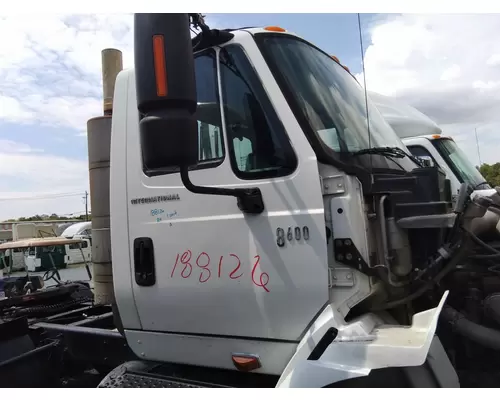 INTERNATIONAL 8600 CAB
