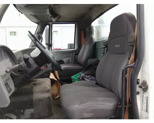 INTERNATIONAL 8600 CAB