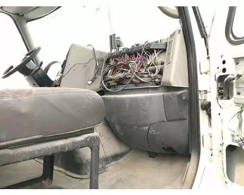 INTERNATIONAL 8600 Cab Assembly