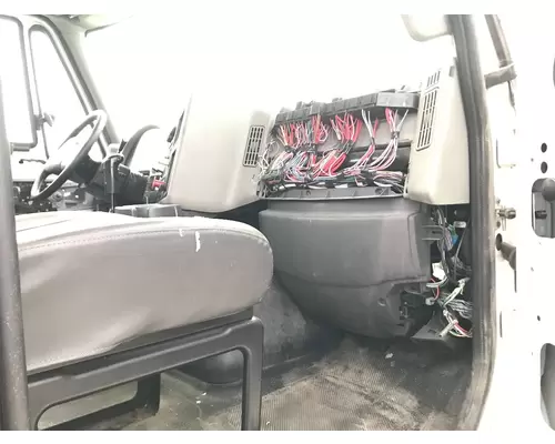 INTERNATIONAL 8600 Cab Assembly