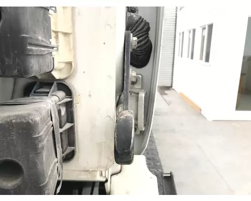 INTERNATIONAL 8600 Cab Assembly