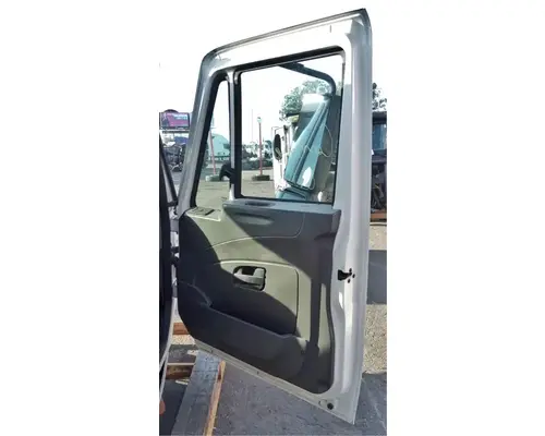 INTERNATIONAL 8600 Cab Assembly