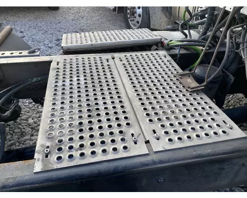 INTERNATIONAL 8600 Catwalk  Deckplate