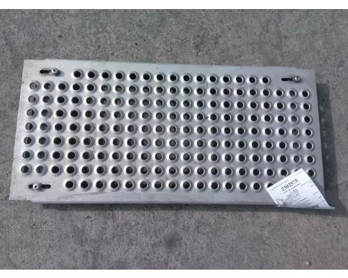 INTERNATIONAL 8600 DECK (CATWALK) STEP