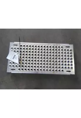 INTERNATIONAL 8600 DECK (CATWALK) STEP