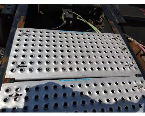 INTERNATIONAL 8600 DECK (CATWALK) STEP