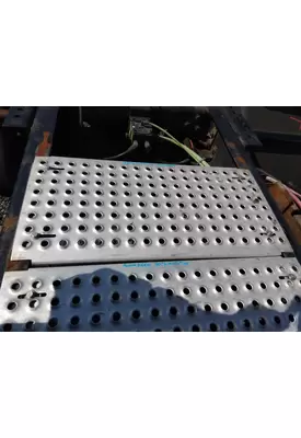 INTERNATIONAL 8600 DECK (CATWALK) STEP