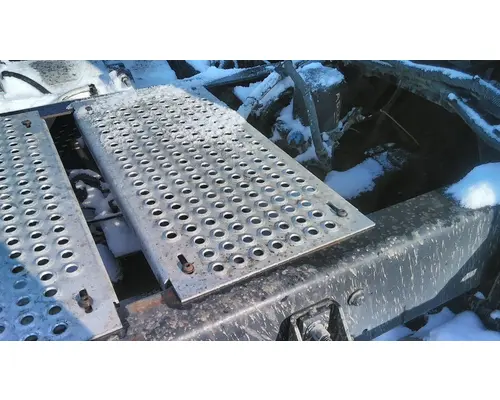 INTERNATIONAL 8600 DECK (CATWALK) STEP