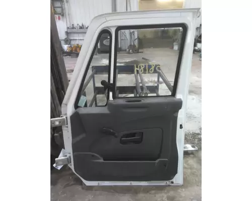 INTERNATIONAL 8600 DOOR ASSEMBLY, FRONT