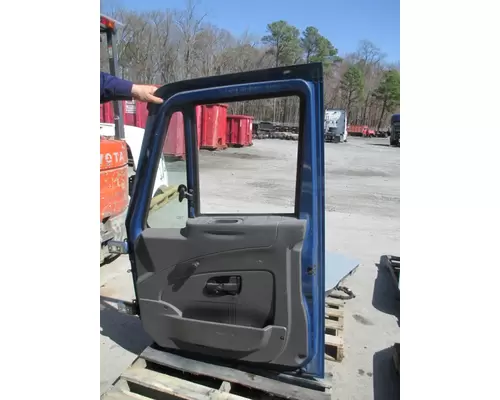 INTERNATIONAL 8600 DOOR ASSEMBLY, FRONT