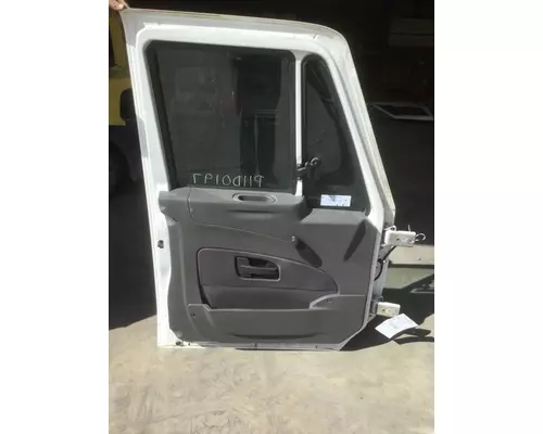 INTERNATIONAL 8600 DOOR ASSEMBLY, FRONT