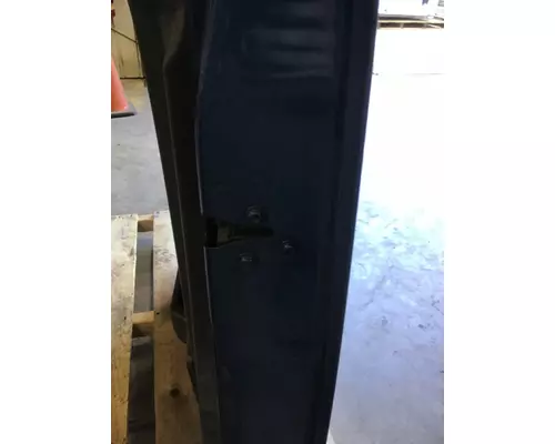 INTERNATIONAL 8600 DOOR ASSEMBLY, FRONT