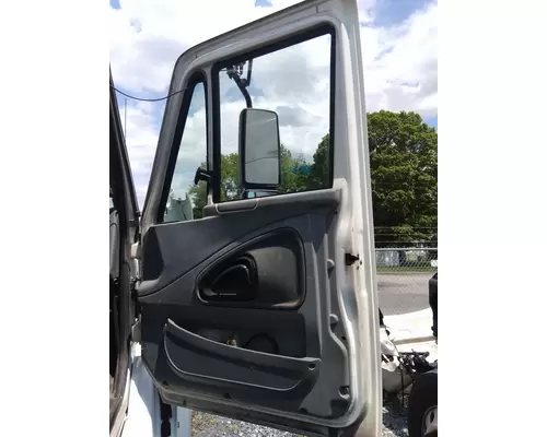 INTERNATIONAL 8600 DOOR ASSEMBLY, FRONT