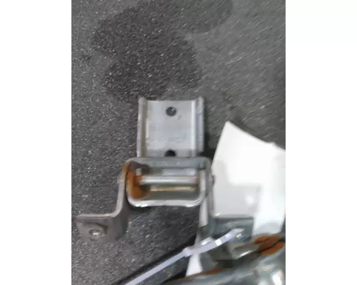 INTERNATIONAL 8600 DOOR HINGE