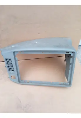 INTERNATIONAL 8600 Dash / Console Switch