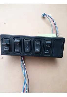 INTERNATIONAL 8600 Dash / Console Switch