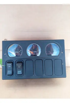 INTERNATIONAL 8600 Dash / Console Switch