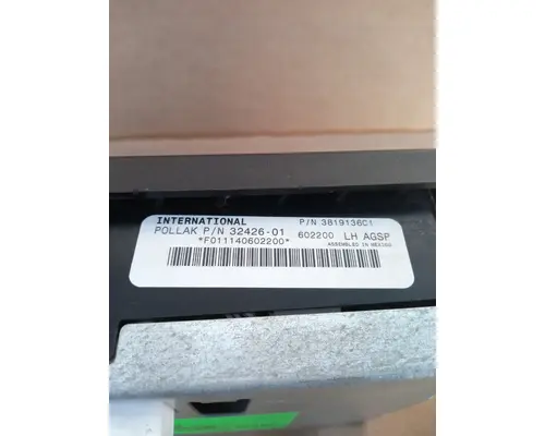 INTERNATIONAL 8600 Dash  Console Switch