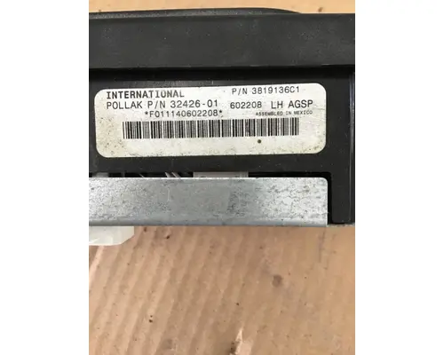 INTERNATIONAL 8600 Dash  Console Switch