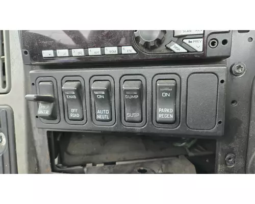 INTERNATIONAL 8600 DashConsole Switch