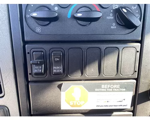 INTERNATIONAL 8600 DashConsole Switch