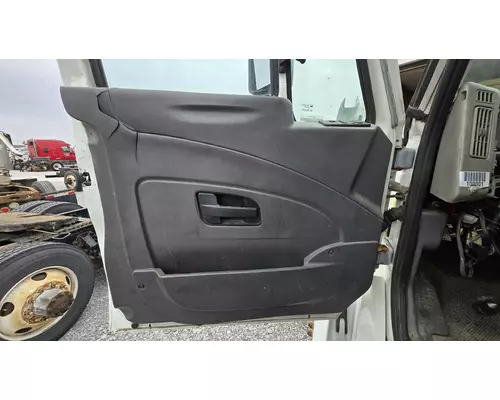 INTERNATIONAL 8600 Door Assembly, Front