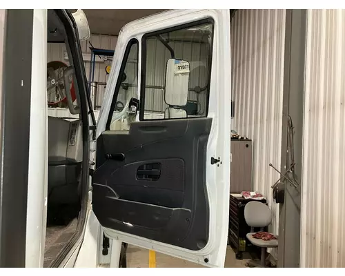 INTERNATIONAL 8600 Door Assembly, Front