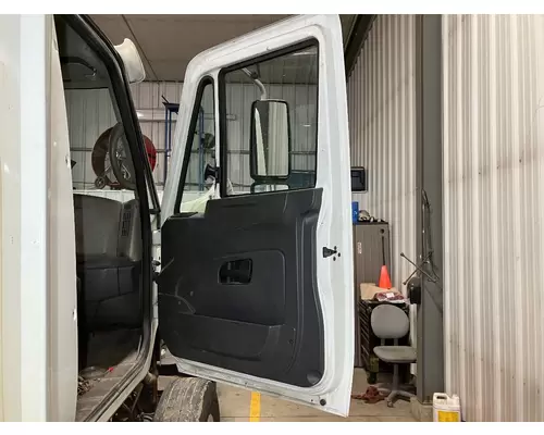 INTERNATIONAL 8600 Door Assembly, Front