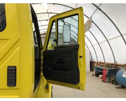 INTERNATIONAL 8600 Door Assembly, Front