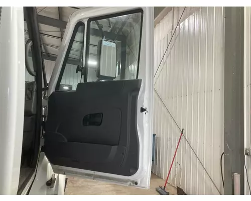 INTERNATIONAL 8600 Door Assembly, Front