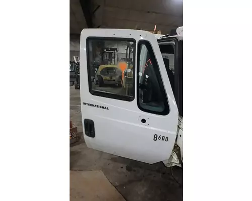 INTERNATIONAL 8600 Door Assembly, Front